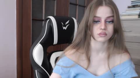 Lily online show from May 11, 2:40 am