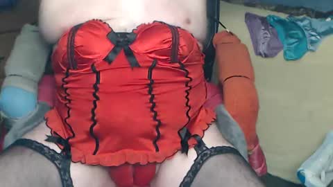Snapshot of redsatincoatt chatting on September 14, 2:36 am Red Satin Coat online show from September 14, 2:36 am