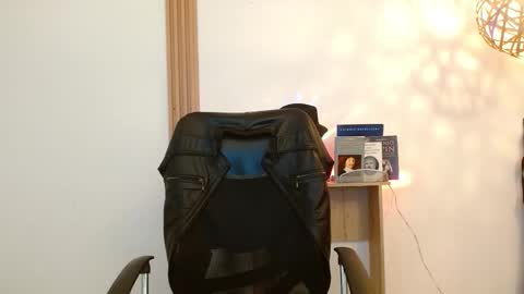   REIKO  online show from November 12, 5:37 pm