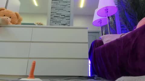 reina cummings online show from May 10, 7:04 am