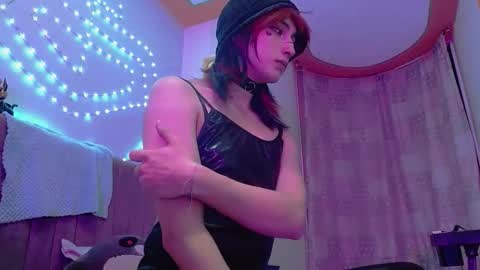 reiv_femboy online show from October 15, 5:11 am