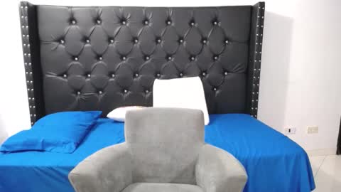 Renata Salinas online show from October 12, 4:16 am