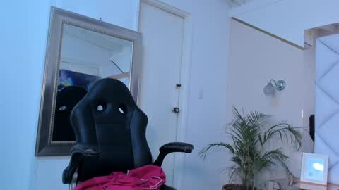 Snapshot of renatarussel chatting on January 25, 5:40 pm Renata  online show from January 25, 5:40 pm