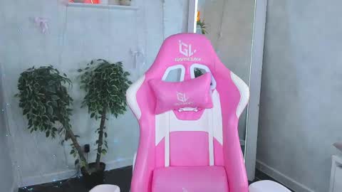 Renesmy online show from May 31, 2:10 am