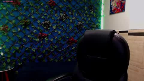 R E N E  online show from February 5, 4:16 am