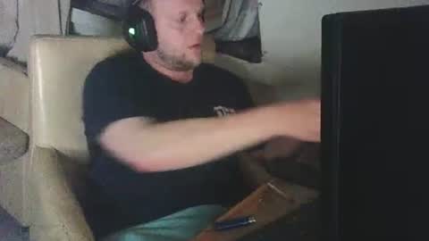 richardd110011 online show from May 24, 1:57 am