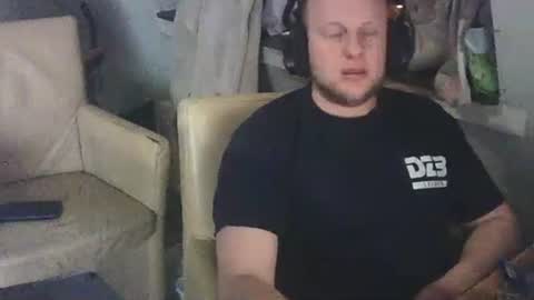 richardd110011 online show from May 1, 8:03 pm