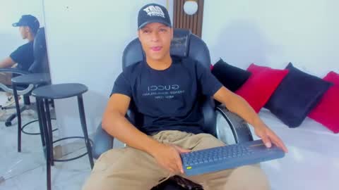 Snapshot of ricky_owens1 chatting on February 17, 7:44 pm Ricky  online show from February 17, 7:44 pm