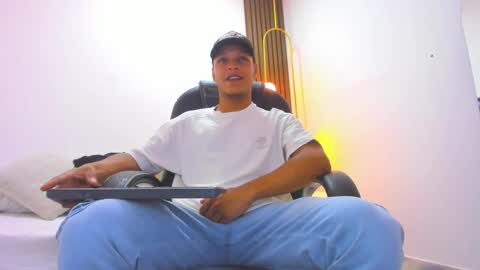 Snapshot of ricky_owens1 chatting on February 26, 6:48 pm Ricky  online show from February 26, 6:48 pm