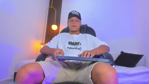 Snapshot of ricky_owens1 chatting on February 5, 9:50 pm Ricky  online show from February 5, 9:50 pm