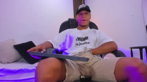 Snapshot of ricky_owens1 chatting on February 19, 9:14 pm Ricky  online show from February 19, 9:14 pm