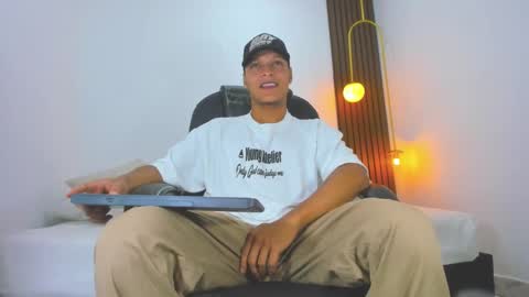 Snapshot of ricky_owens1 chatting on February 25, 7:06 pm Ricky  online show from February 25, 7:06 pm