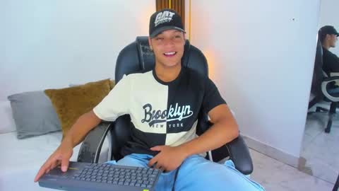 Snapshot of ricky_owens1 chatting on February 24, 7:52 pm Ricky  online show from February 24, 7:52 pm