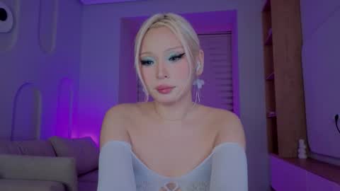 rileymee online show from October 11, 12:43 pm