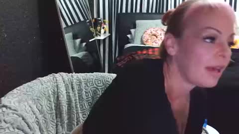 rileyraerhoads online show from October 17, 2:26 am