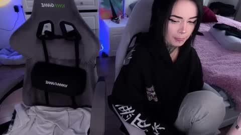   DianaBrite            fansl y online show from September 22, 11:25 am