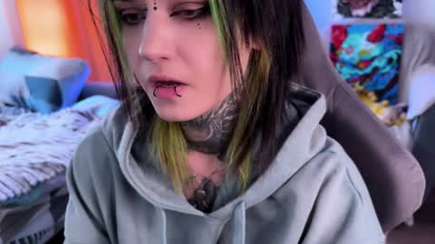   DianaBrite            fansl y online show from April 14, 12:19 pm