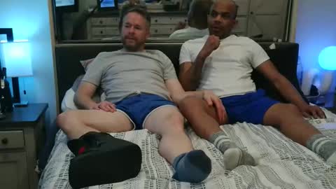 RJandScooterRJ-black guySc-white guy online show from February 22, 10:19 am