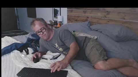 rjkelly6892 online show from May 21, 1:34 am