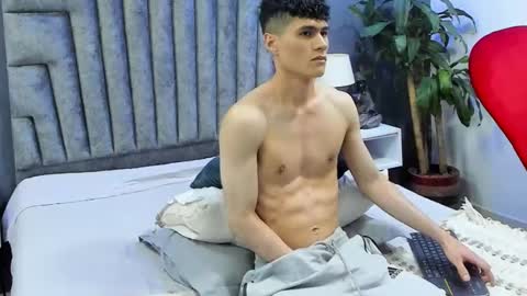 Roan Birkin online show from March 12, 11:01 pm