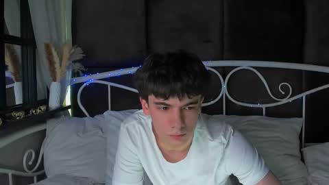 Robbie online show from May 12, 3:43 pm