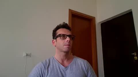 roberpierre_ho online show from May 13, 8:35 am