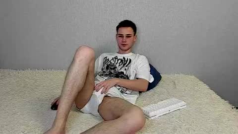 robert10211 online show from March 30, 8:58 am