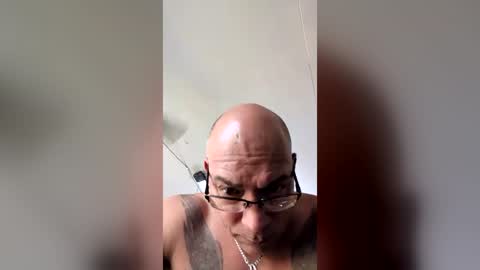 robertstrong4040 online show from July 26, 9:34 pm