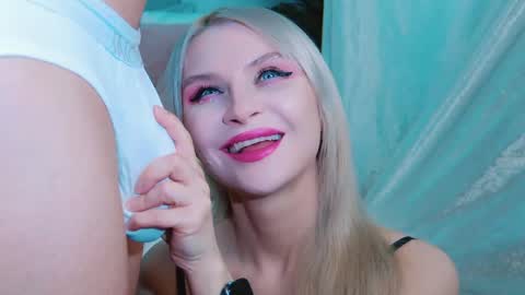 Lina and Den online show from May 17, 2:15 pm