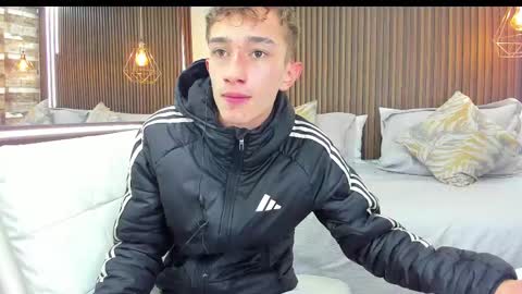 twink juli online show from March 6, 12:09 pm