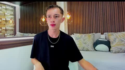 twink juli online show from March 10, 2:50 am