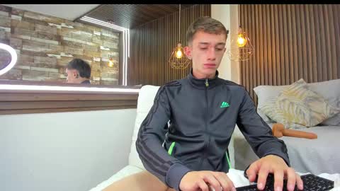 twink juli online show from February 23, 9:37 pm