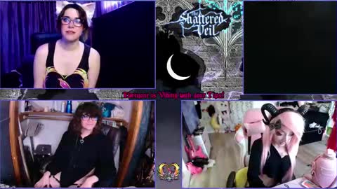 Snapshot of rollseduction chatting on October 23, 11:16 pm Roll For Seduction online show from October 23, 11:16 pm