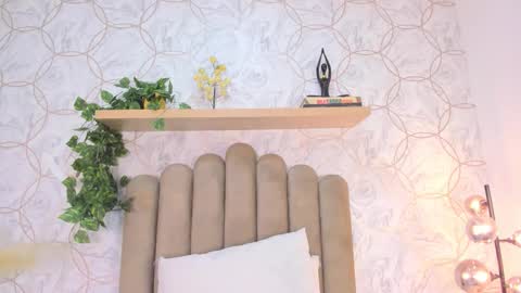   online show from November 11, 12:18 pm