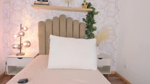 Snapshot of roma_love_ chatting on October 23, 12:17 pm online show from October 23, 12:17 pm