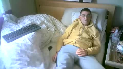 Snapshot of romson998181 chatting on October 25, 2:50 pm romson998181 online show from October 25, 2:50 pm