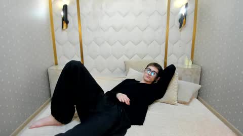 ronbevs online show from June 7, 8:36 pm