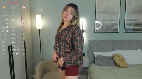 Mia online show from December 1, 7:39 am