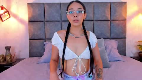 roseaurora online show from May 8, 1:06 pm