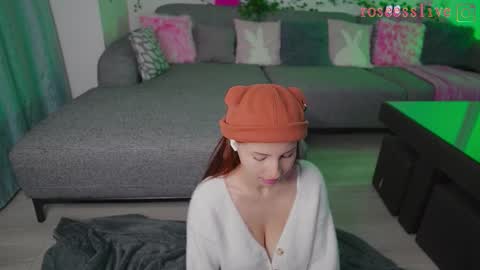 Snapshot of roseess_ chatting on September 28, 3:10 pm roseess_ online show from September 28, 3:10 pm