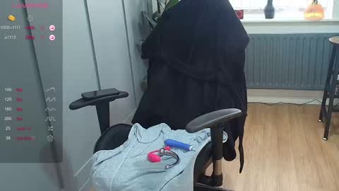 rose97 online show from February 25, 12:05 pm