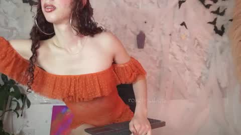 Snapshot of roselinedior chatting on October 23, 3:13 pm Lyla OF roselinedior online show from October 23, 3:13 pm