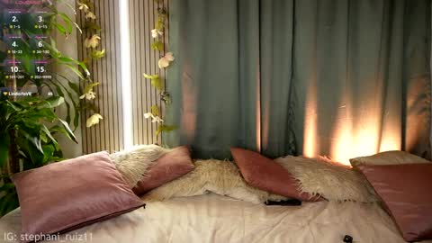 Stephani online show from May 6, 8:26 pm
