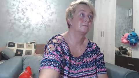 Snapshot of roses_and_lillies chatting on October 21, 5:27 pm Lovepinklilly online show from October 21, 5:27 pm