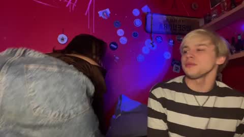 Roshelle online show from December 3, 2:33 pm