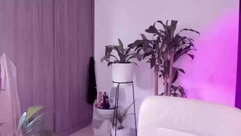 Im Ross   online show from September 9, 9:04 pm