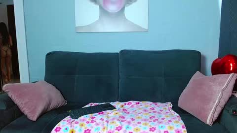 Snapshot of rousebonnett chatting on December 6, 6:11 pm ROUSE  online show from December 6, 6:11 pm