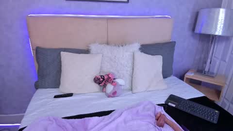 roxanebrown online show from July 17, 8:11 pm