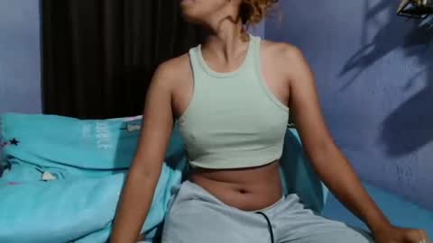 roxanne_98 online show from May 25, 1:44 am