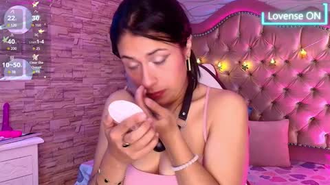 roxanne_han online show from December 21, 12:11 pm